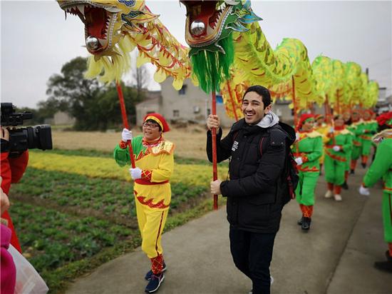 图为巡游现场。戴旭光摄