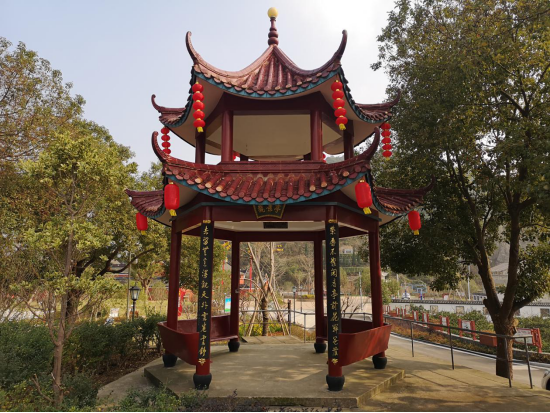 图为复古的休闲亭子。