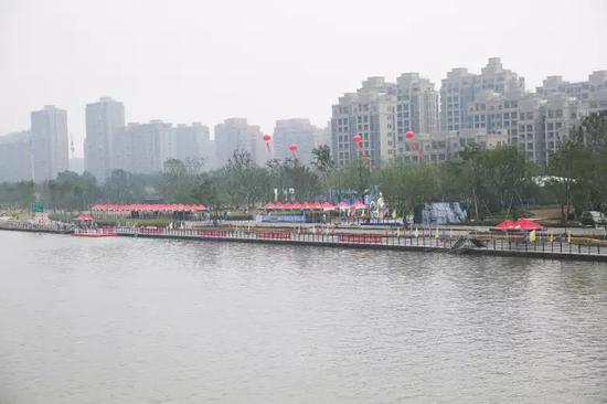 许多网友留言,公开水域游泳安全系数较低,保障力量如何啊?