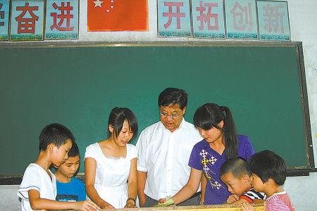 (老蔡创建的民工子弟学校)