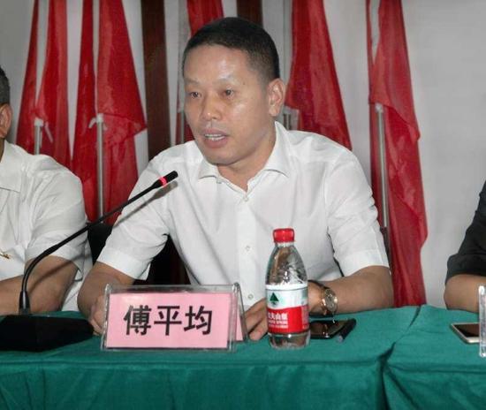才傅平均当选村新一届党委书记