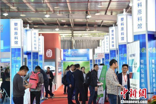 图为:中国塑料博览会现场。 何蒋勇 摄