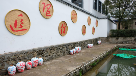 图为特色墙绘。