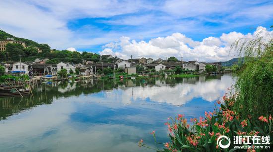 2018年8月26日,浙江省宁波市东钱湖山青水秀,景色迷人。
