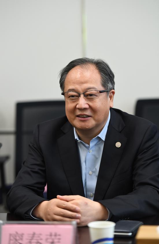 图为:浙江省侨商会会长廖春荣?#19981;啊?王刚 摄
