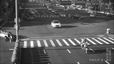 孩子受伤需紧急送医交警一路开道通讯员供图