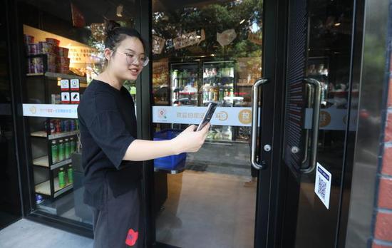 24小时无人生鲜菜场亮相宁波 微信扫码开门即