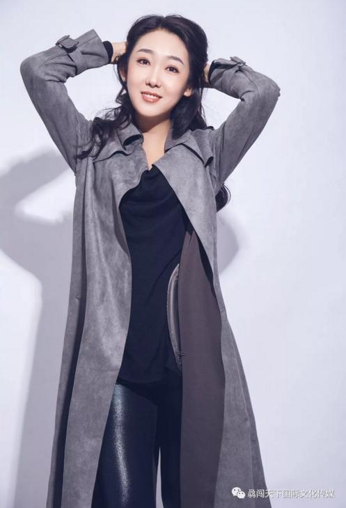 邹畅为新时代的强军梦献礼歌曲《阳光下的军礼