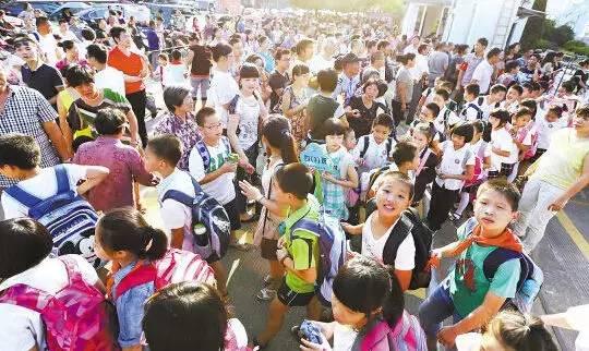 随迁人口_非流动人口随迁子女-重庆最全主城9区小学招生政策大曝光 错过毁娃(2)
