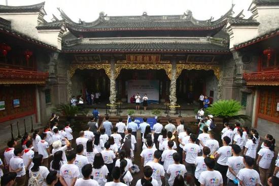 2017年6月20日,“海丝 寻踪”宁波志愿者行动启动仪式在宁波庆安会馆举行。(张培坚 摄)