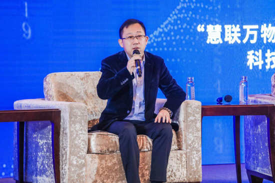 中科协原书记、全国工商联副主席王治国与季益华、张克勤、王亮等共同参与智慧对话