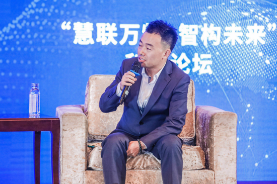 中科协原书记、全国工商联副主席王治国与季益华、张克勤、王亮等共同参与智慧对话