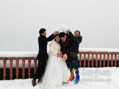 铲雪车两次为出嫁女子开路