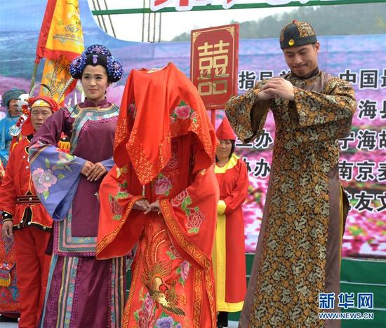 “十里红妆”迎嫁妆传统婚俗在宁海上演