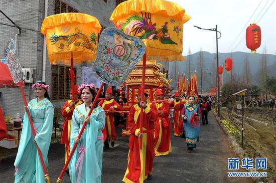 “十里红妆”迎嫁妆传统婚俗在宁海上演