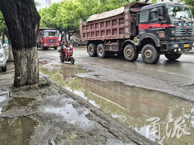 大庆北路雨天一身泥
