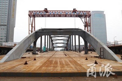 宁波灵桥桥面昨全面合龙