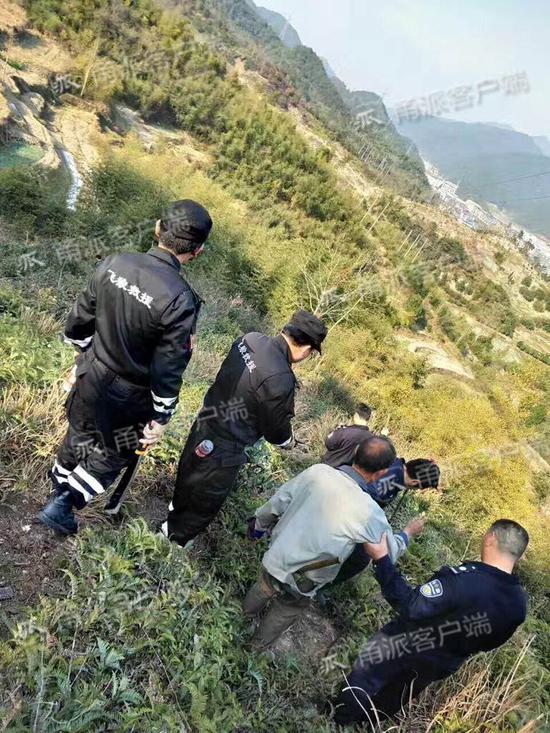 患白内障宁海老人上山砍柴迷路 半天后在山顶被找到