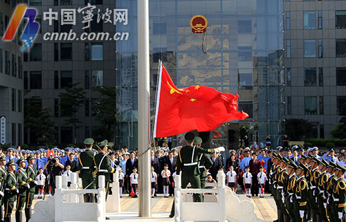 升国旗仪式现场 周建平摄