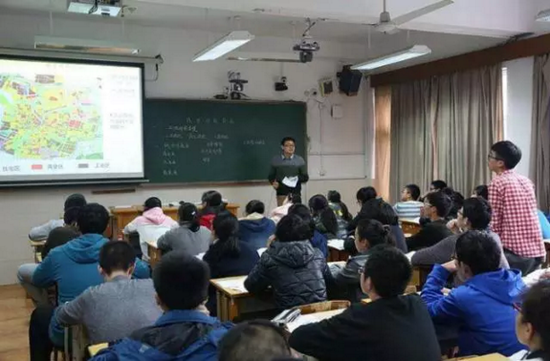 镇海中学成首批中国大学先修课程试点项目示范
