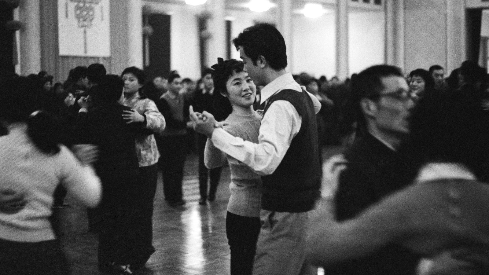 终于可以牵手跳舞了！