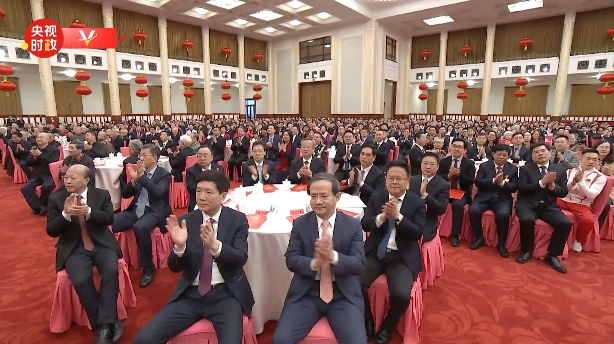 独家视频丨习近平向全国各族人民 向港澳台同胞和海外侨胞拜年
