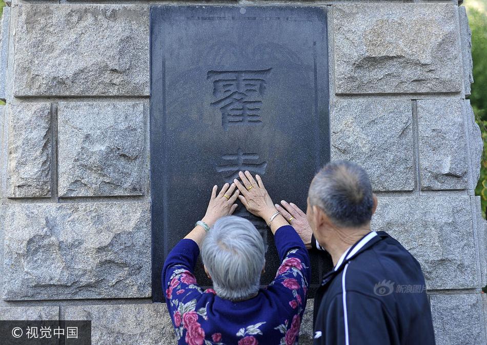 厨房掀开馊了裙子挺进去
