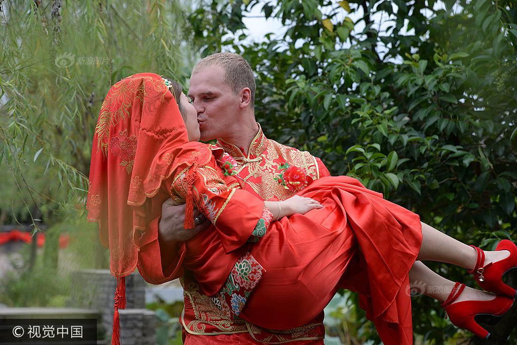 江西赣州:洋女婿抬花轿娶走客家妹