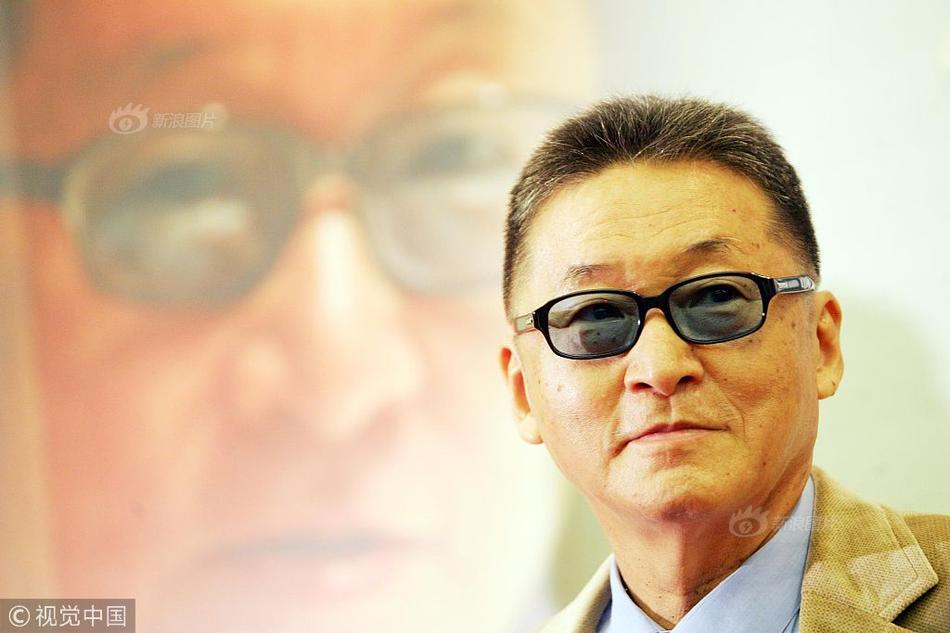 动漫撕开内衣 吸奶头