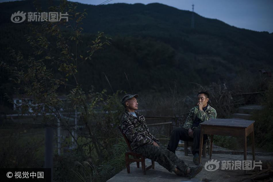 把 伸进胡桃的 www动漫
