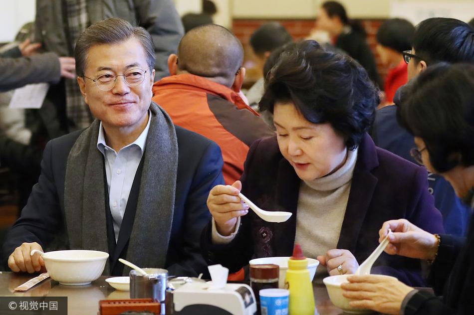 白袜少年被绑脱裤玩j的背景故事