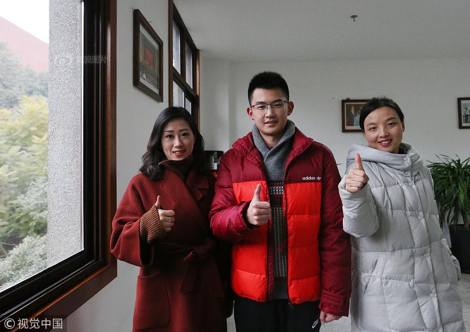 3p公交车被男人摁住狂躁