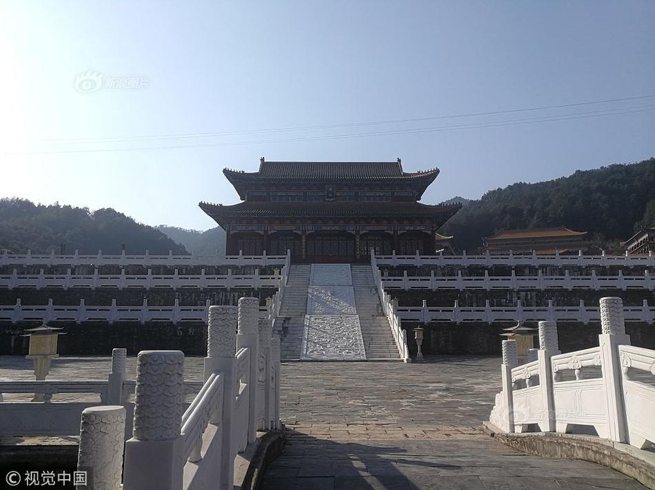 Ixxxx偷拍公共厕所
