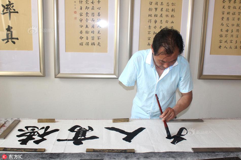 “晒书奶奶” 获赠新“书”