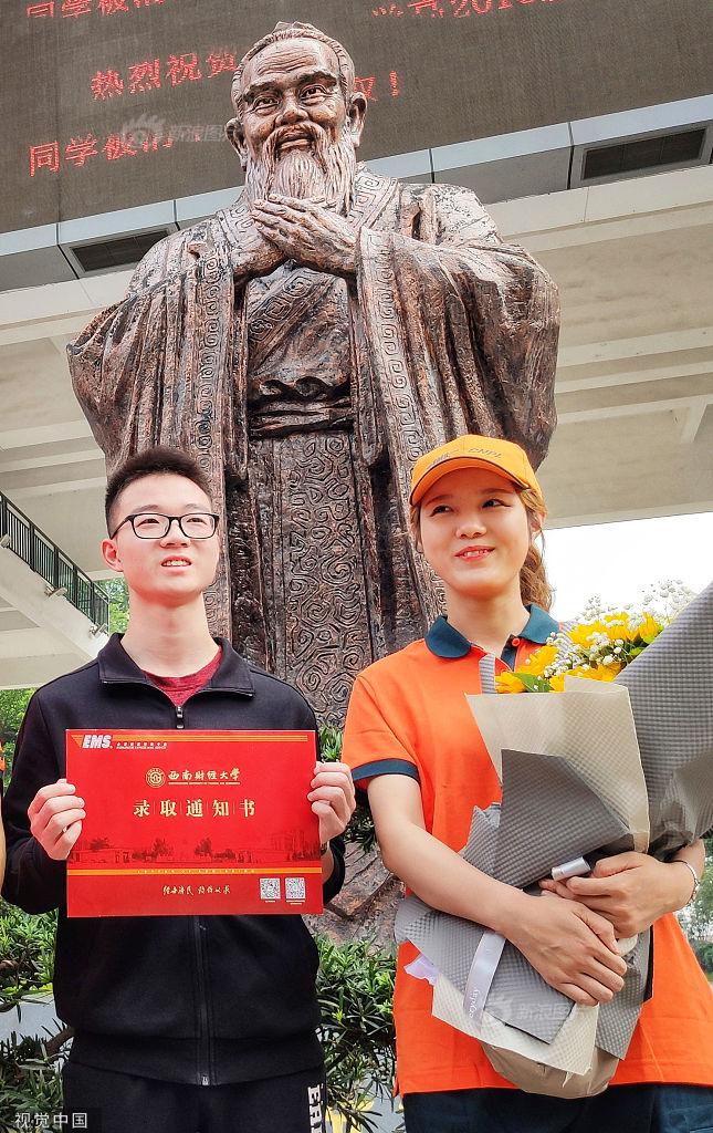 娇妻主动迎合3p