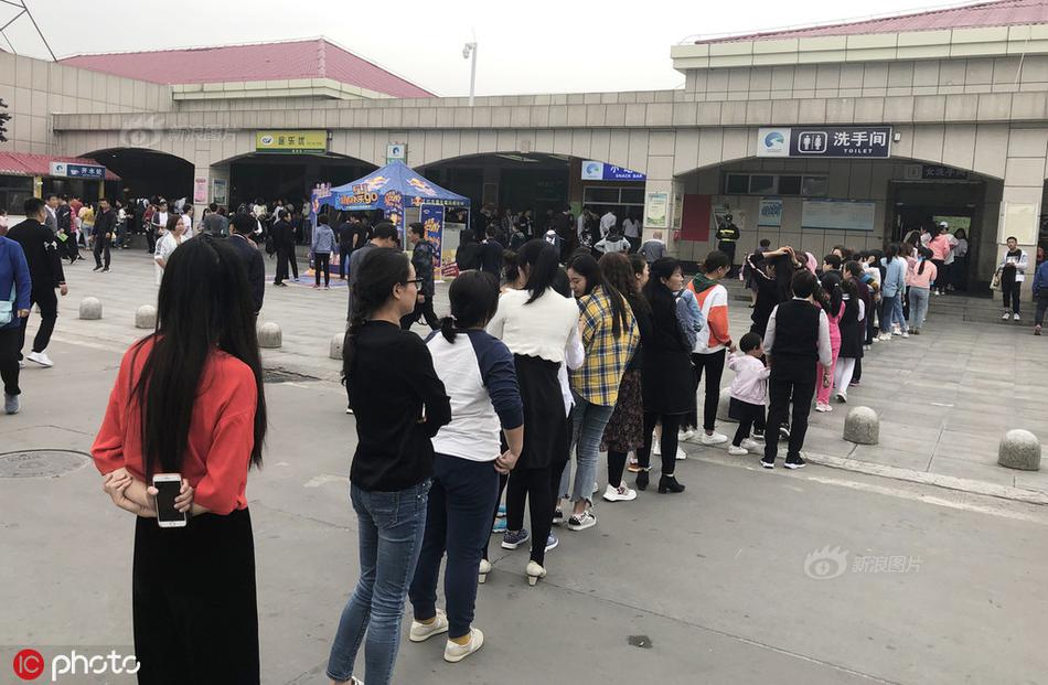 偷拍美女裙底私密视频