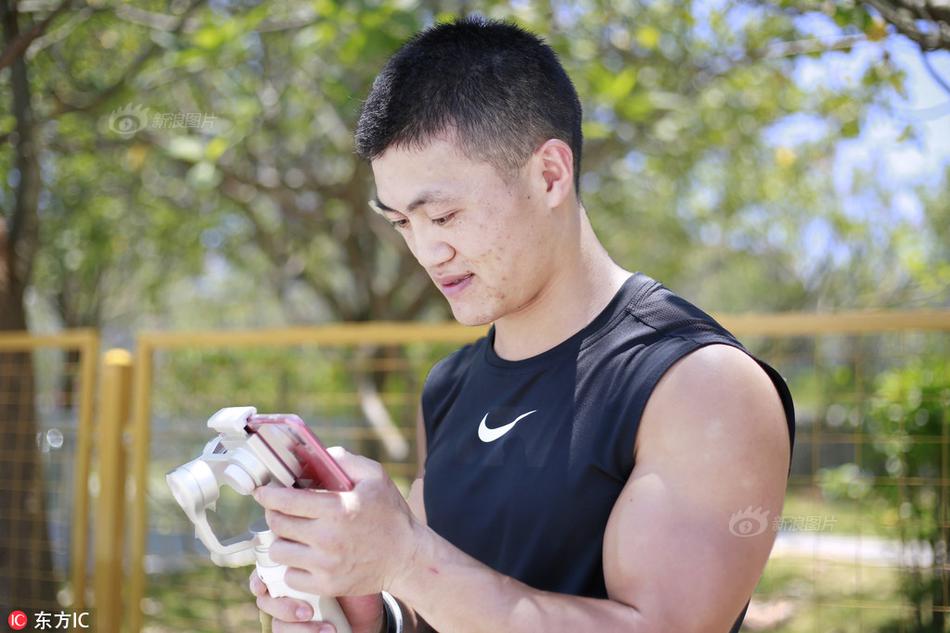 裸體瑜珈