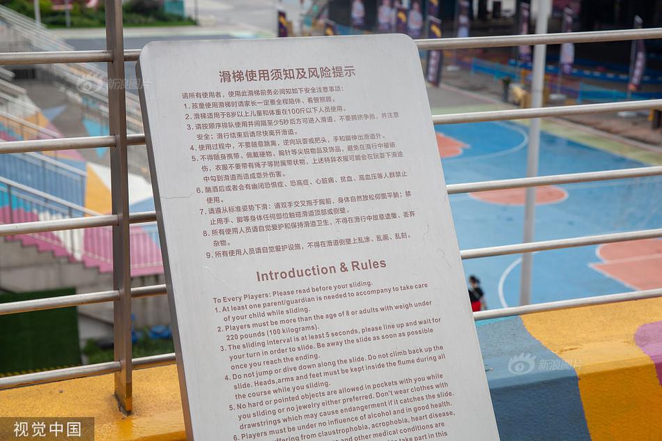 女生扒开尿口让男生捅