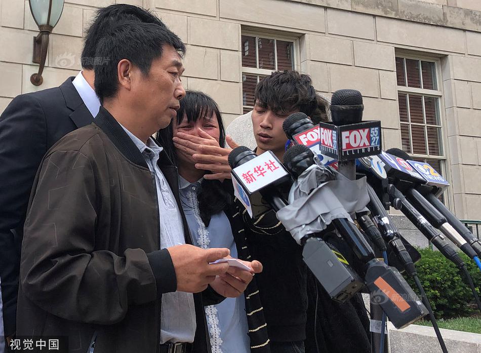 办公室扒开奶罩揉吮奶明星