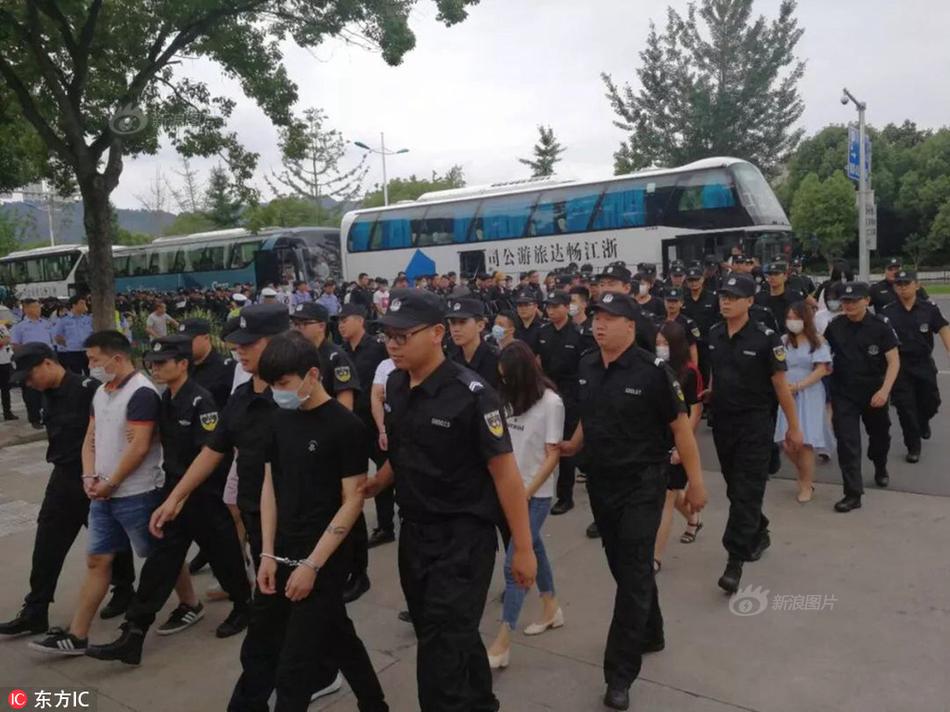 浙江警方摧毁特大诈骗团伙 213人被抓