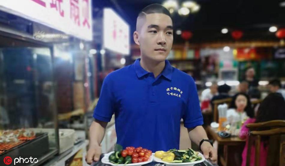 女人扒开腿秘 打扑克动漫原神