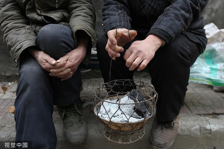 男Ji大巴进入女人的图片
