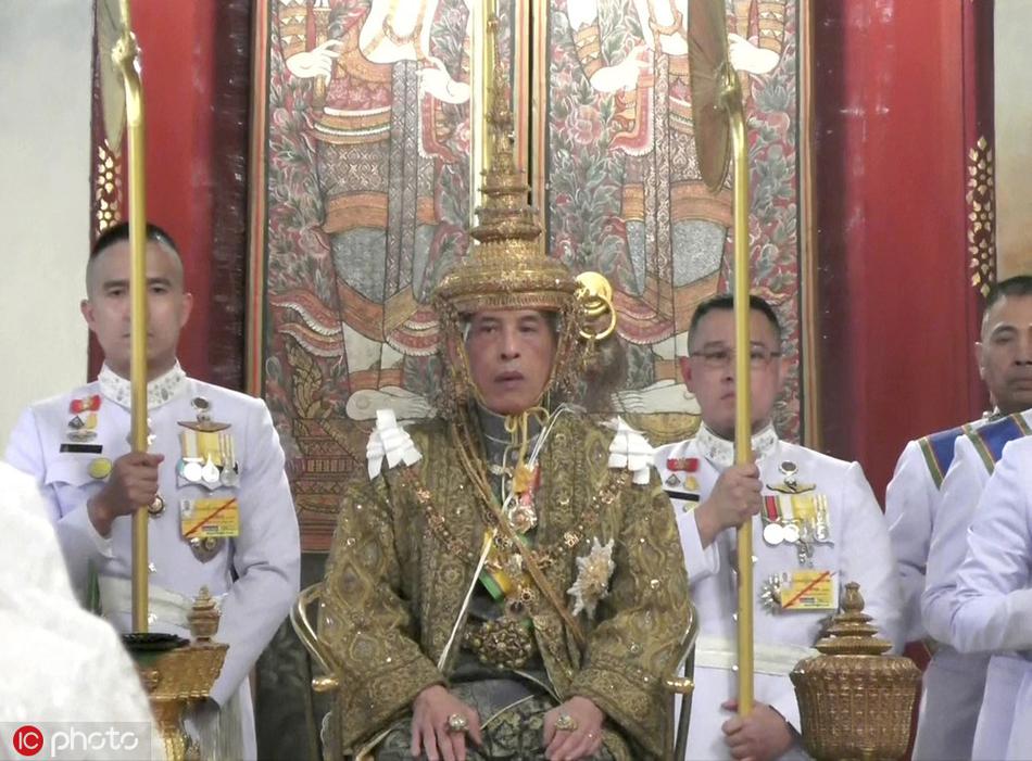 莫妮卡在厨房被c高潮gif
