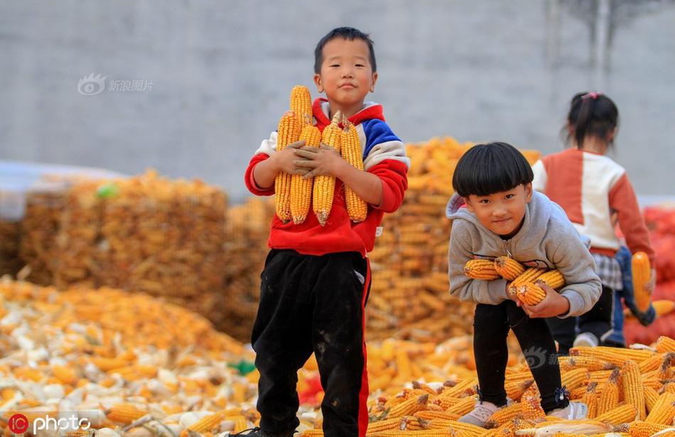 她在丈夫面前被耍