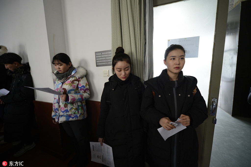 装睡让他滑进我的身体