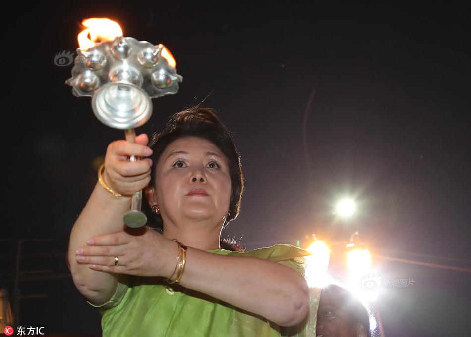 女性扒开 看个够直播