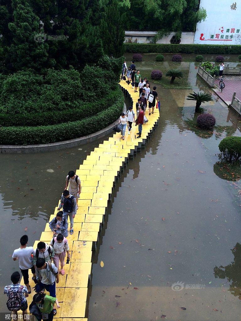 揉我奶 啊 嗯高潮了老公