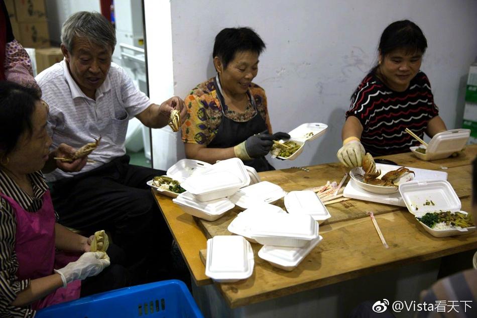 酒吧KTV里玩鸭男少爷