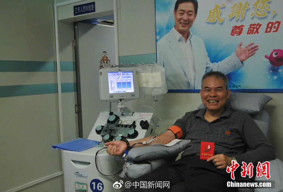 刘亦菲和黑人在沙发上激情