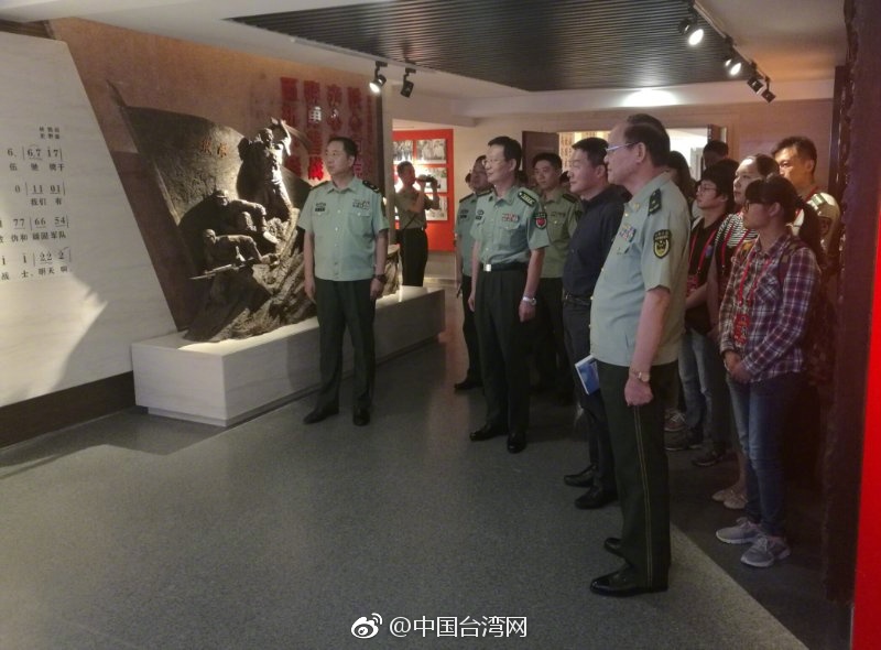 韩国无遮挡吸乳呻吟大片